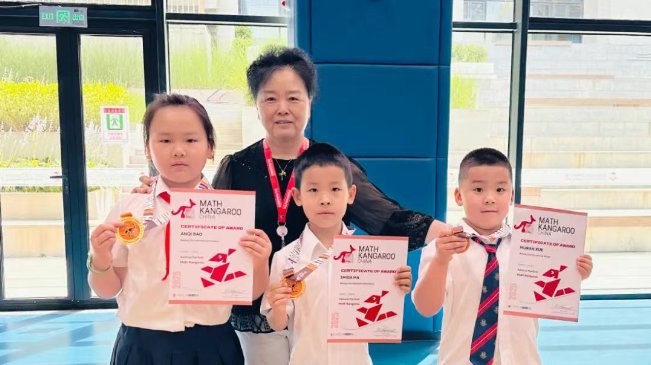 北京麗澤國際學校小學部在2025國際袋鼠數(shù)學挑戰(zhàn)中獲得輝煌成就：3超級金獎和6金獎