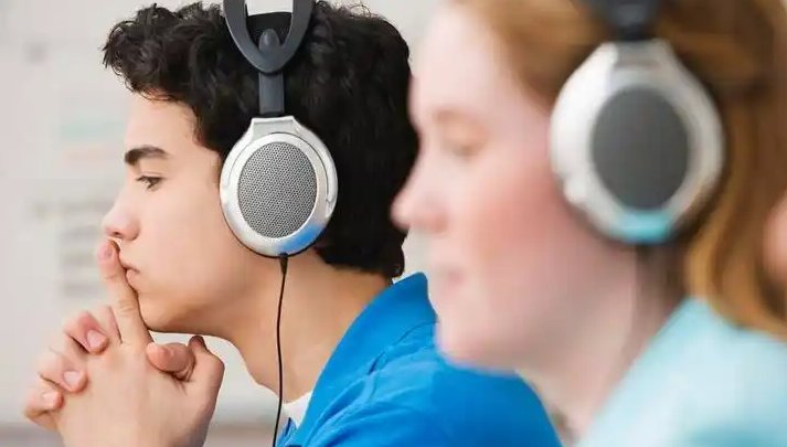 如何攻克雅思聽力中最難的題型？9分學(xué)霸分享技巧