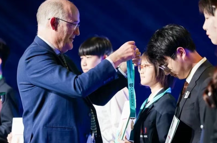 同样开ALevel，北京30+学校中只有爱迪出了全球满分？揭秘真相