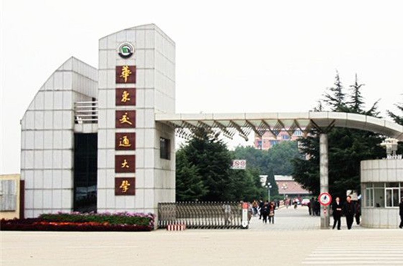 华东交通大学校门口
