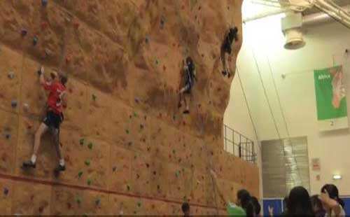 北京顺义国际学校简称叫ISB，是非营利性的国际学校。学校历史长达27年以上。教师平均教龄有15年以上。