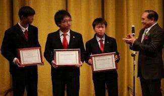 热烈祝贺北京中加学校高三五班李翎赫同学被世界顶尖音乐学院-美国伯克利音乐学院录取。伯克利音乐学院位于美国马萨诸塞州波士顿，是世界上最大的当代音乐独立学院。