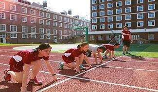 除美国中学课程外，三牛中美中学还提供美国大学所需的所有标准化考试课程，包括TOEFL、SAT、SATII等，并有经验丰富的美方升学顾问指导大学申请。