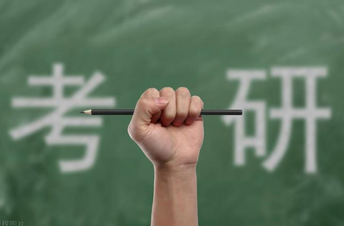 从474万到343万：考研三连降，年轻人不卷学历了？